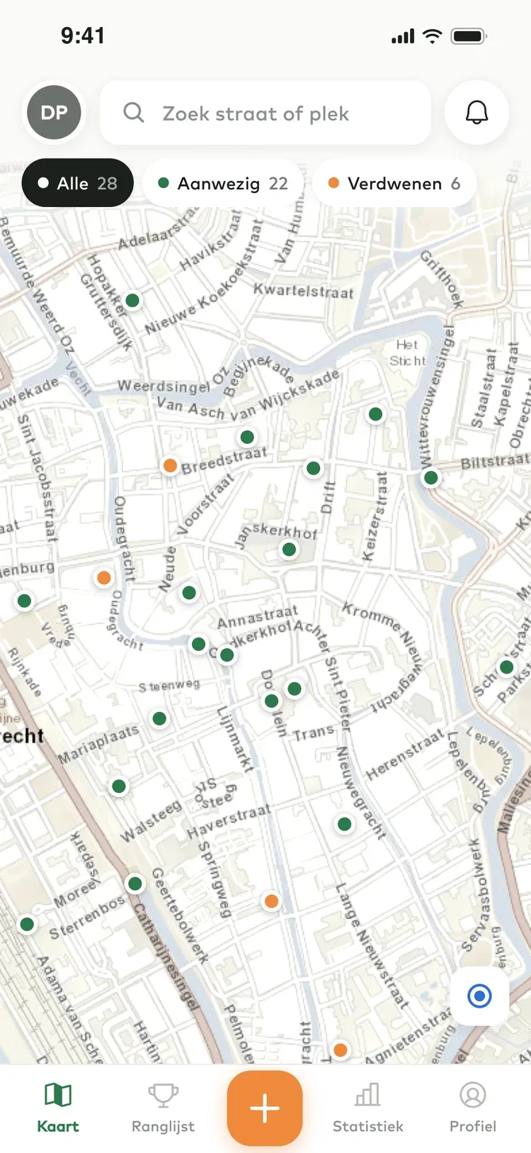 De kaart in de app: groene en oranje pins in de binnenstad van Utrecht